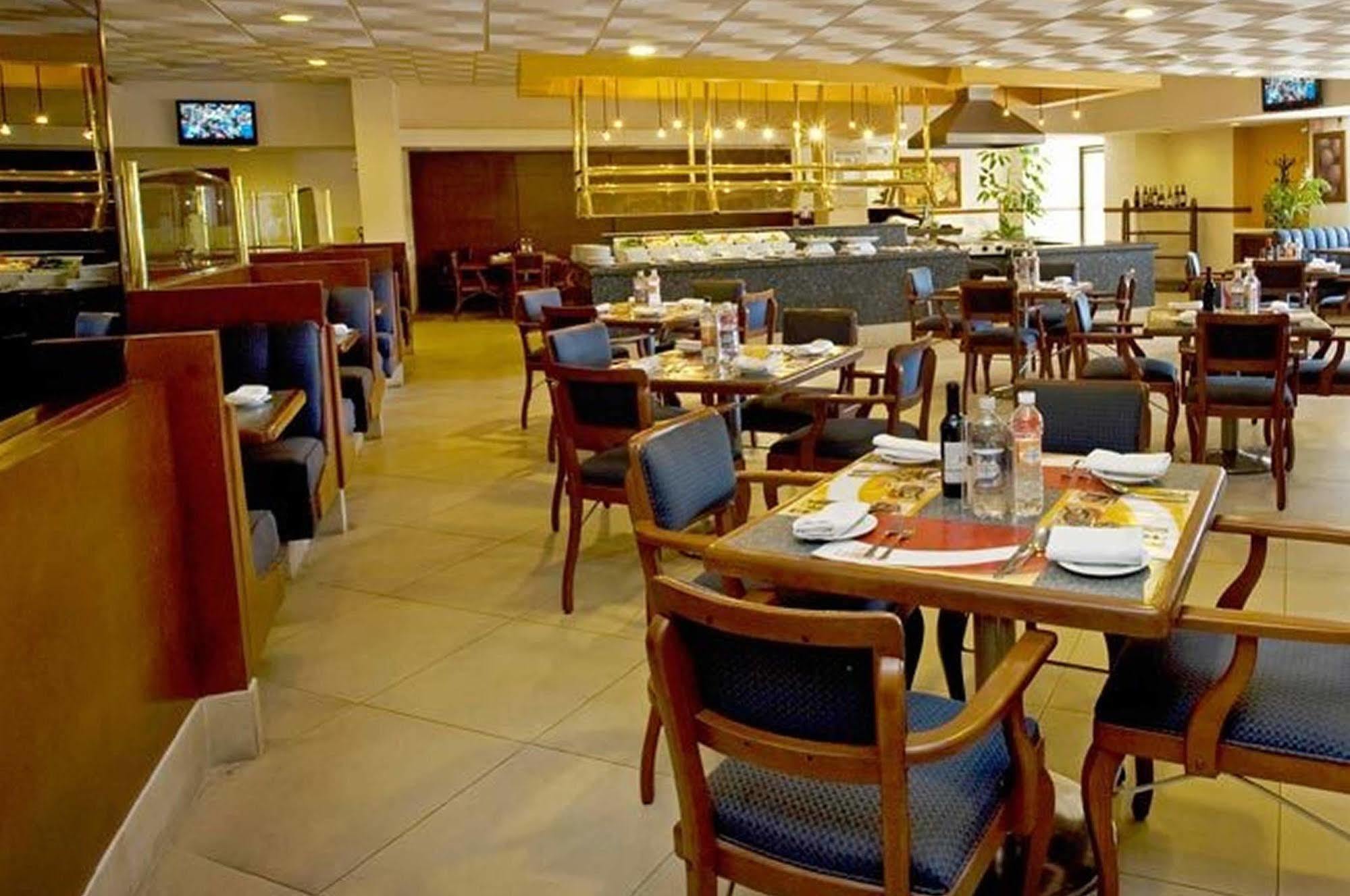 Fiesta Inn San Luis Potosi Glorieta Juarez Exterior foto